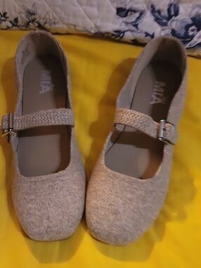 MIA Girl Tan Fabric Mary Janes Size 8. NEW